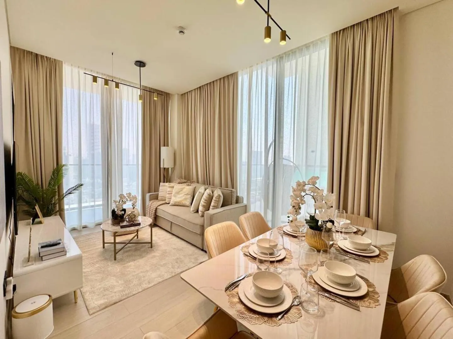Modish 2Br High-Rise Haven W Private Pool! Apartment Dubai 0*,  United Arab Emirates