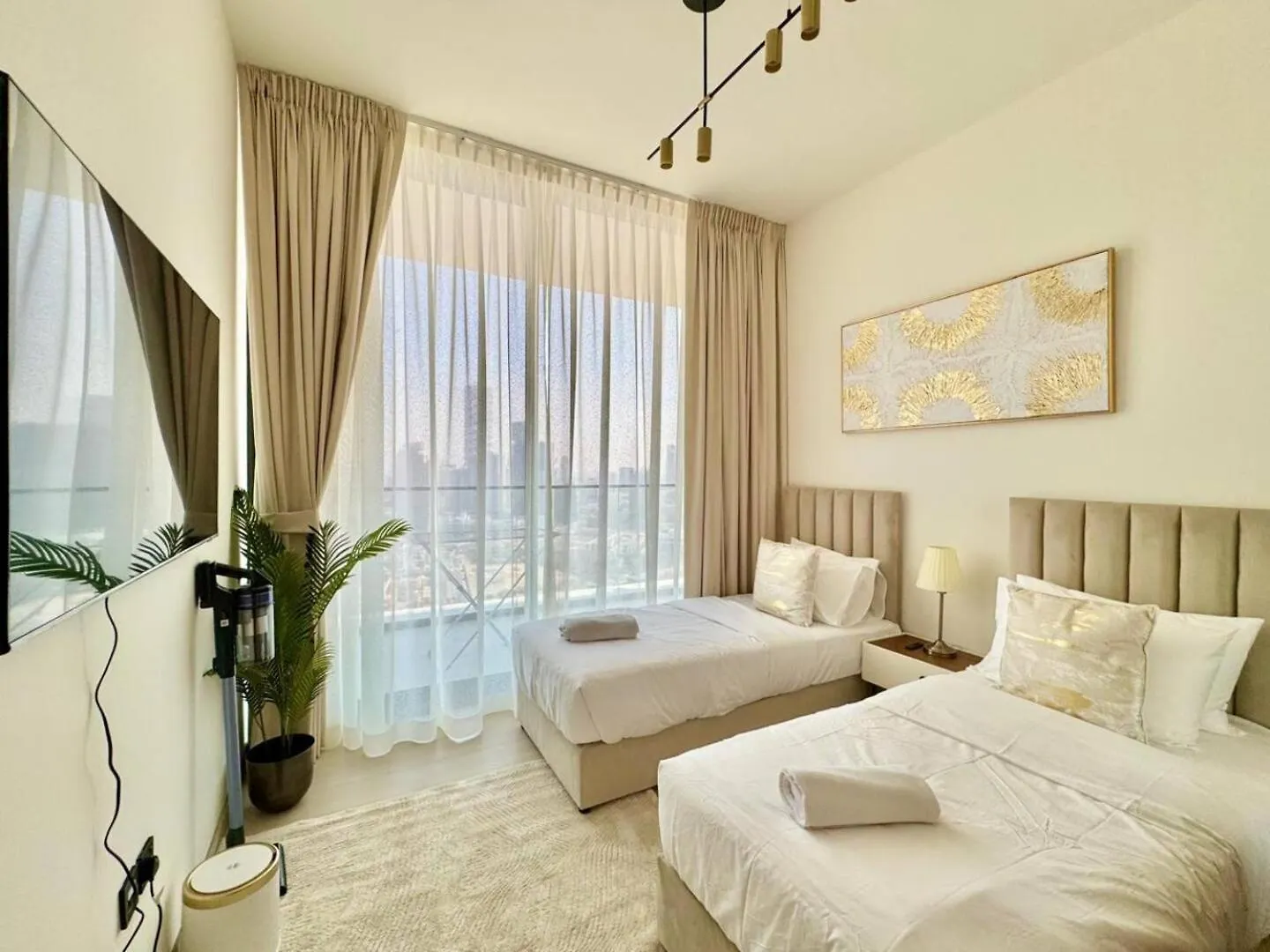 Modish 2Br High-Rise Haven W Private Pool! Apartment Dubai 0*,