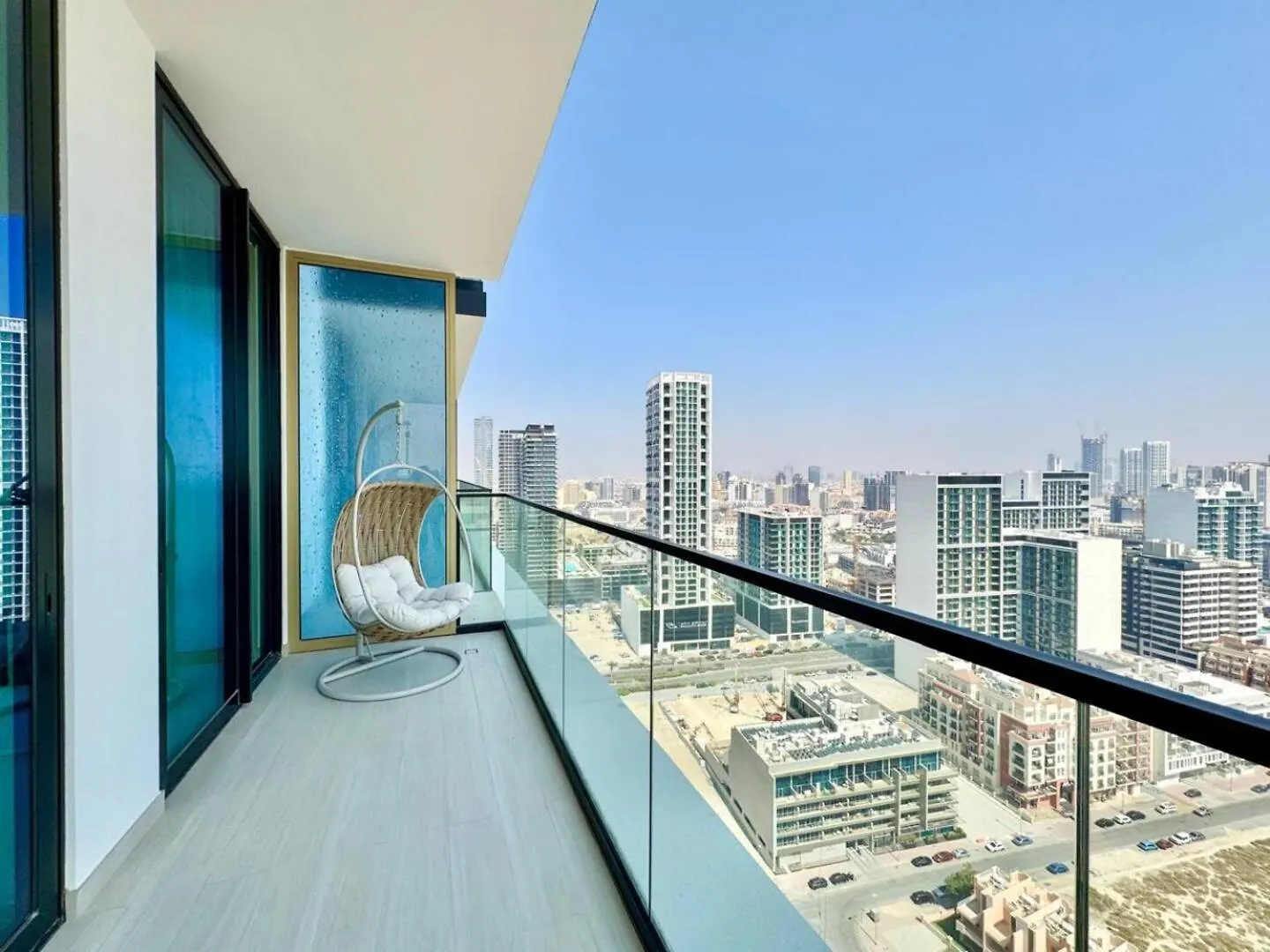 Modish 2Br High-Rise Haven W Private Pool! Apartment Dubai