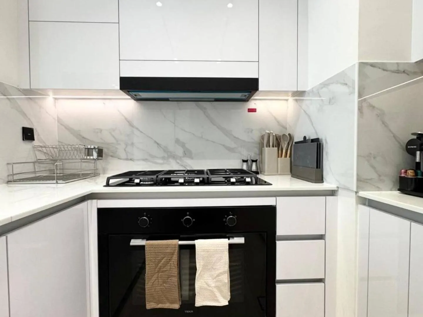 Modish 2Br High-Rise Haven W Private Pool! Apartment Dubai